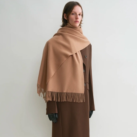 NEW Toteme Classic wool scarf camel - Picture 2 of 6